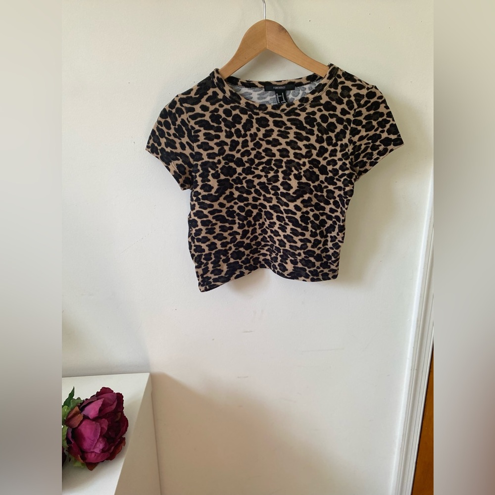 Forever 21 animal print crop top Juniors Size Medium